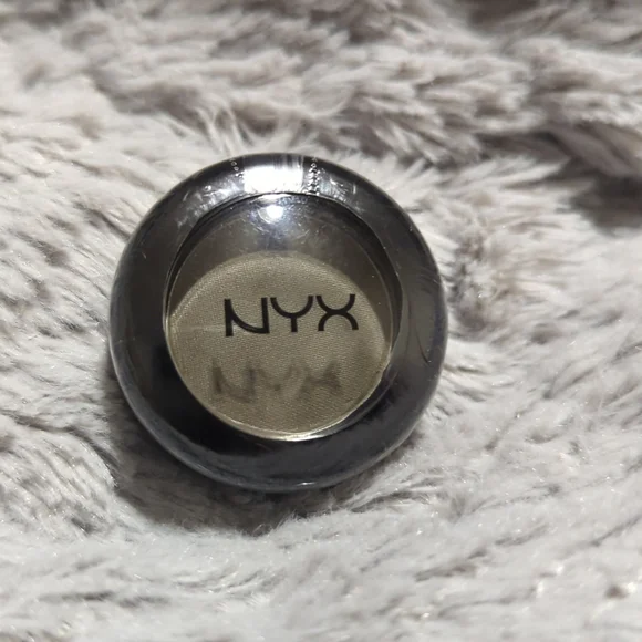 NYX HOT SINGLES EYESHADOW - 12 - CONFESSION 